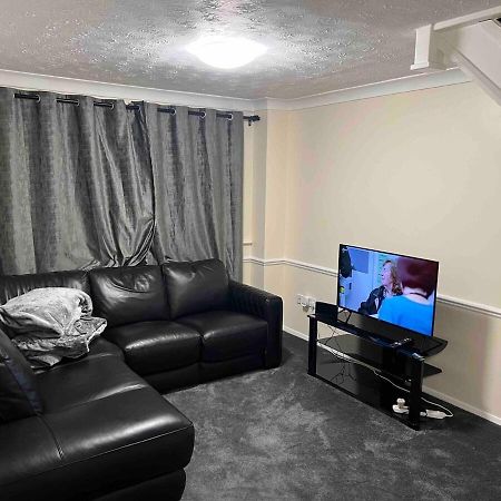 3 Bedroom Mid Terraced House Grays Exterior photo